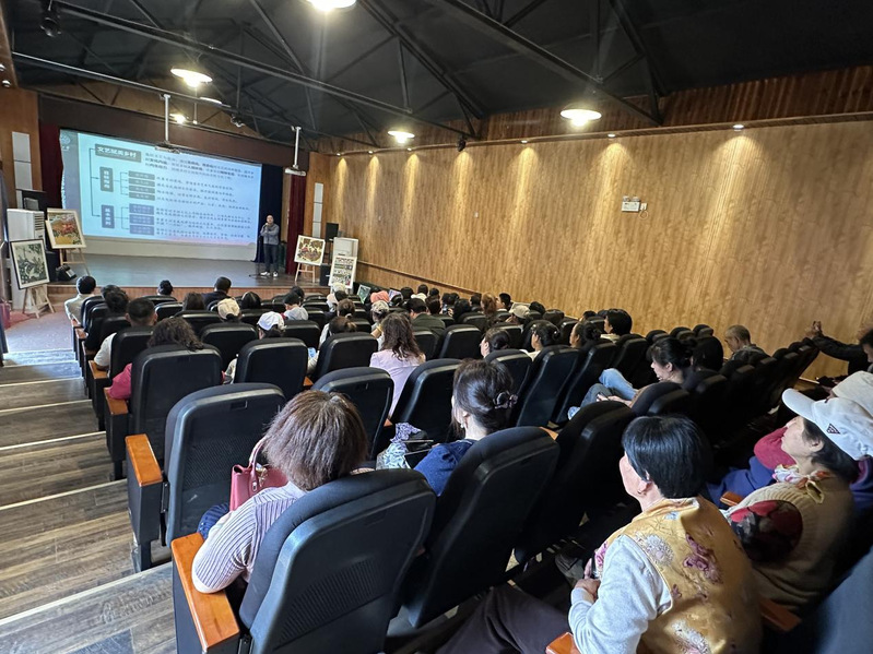 我院教师受邀赴潍坊作“文艺赋美...